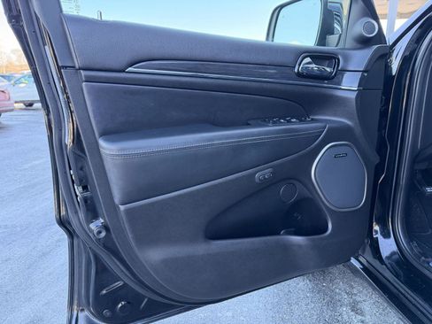 Used 2019 Jeep Grand Cherokee Overland image 18