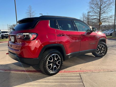 Used 2025 Jeep Compass Trailhawk image 6