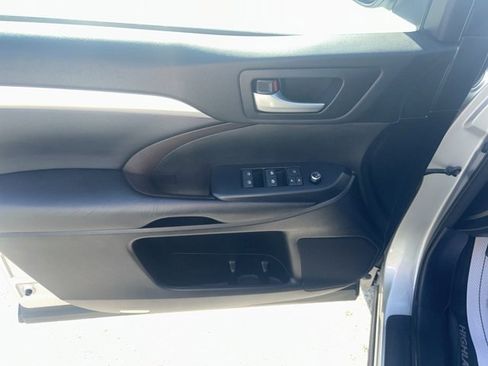 Used 2018 Toyota Highlander XLE image 19