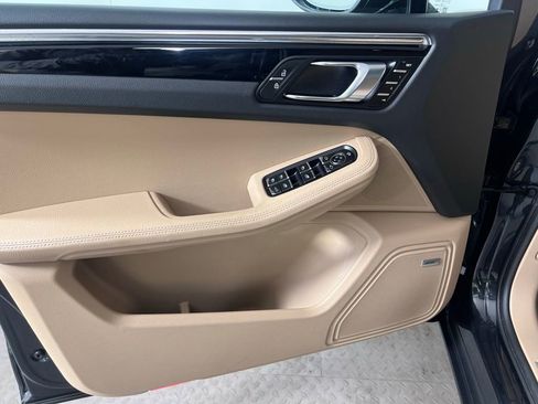 Certified 2026 Porsche Macan AWD/4WD image 24