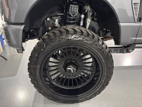 Used 2026 Ford F250 Platinum w/ Platinum Plus Package image 4