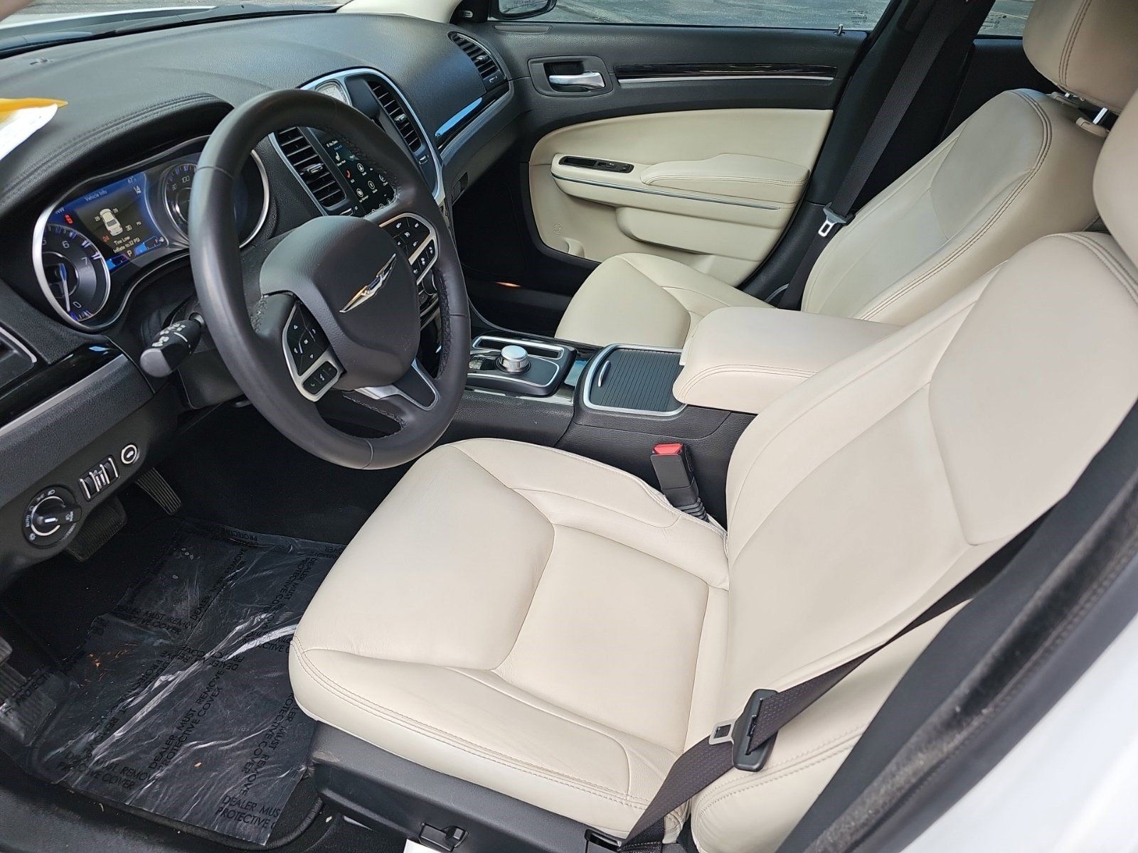 Used 2023 Chrysler 300 Touring L w/ Safetytec Plus Group RWD image 18