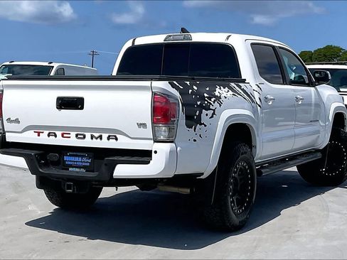 Used 2017 Toyota Tacoma Limited w/ Tow Package AWD/4WD image 22