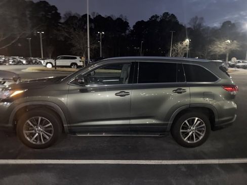 Used 2019 Toyota Highlander XLE image 9