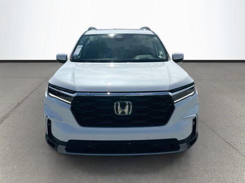 Used 2025 Honda Pilot Elite image 2