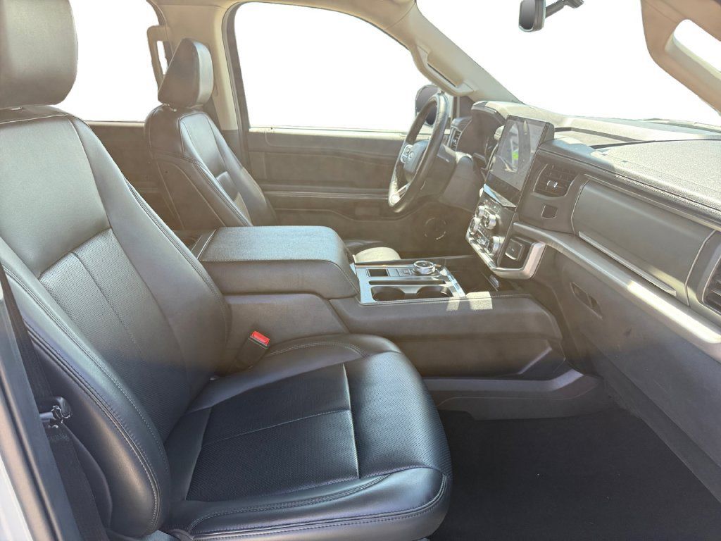 Used 2024 Ford Expedition XLT RWD image 16