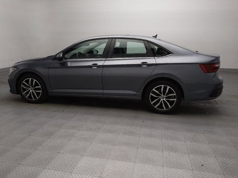 Used 2025 Volkswagen Jetta SE FWD image 3