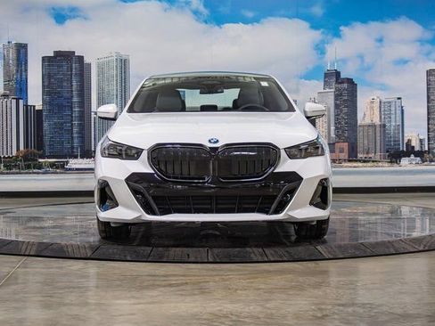 New 2026 BMW 550e xDrive w/ Executive Package image 3