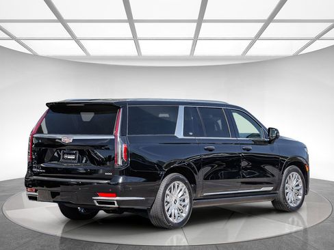 Used 2023 Cadillac Escalade ESV Premium Luxury w/ Performance Package image 4