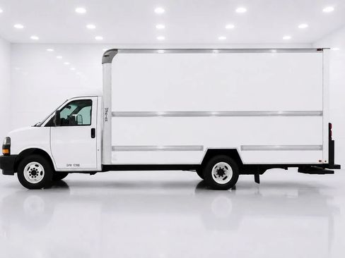 Used 2021 GMC Savana 3500 Extended w/ Power Convenience Package RWD image 2