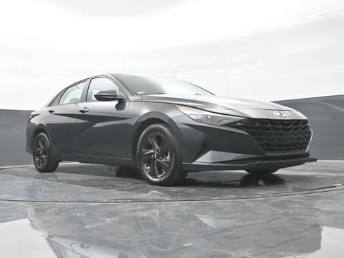 Used 2023 Hyundai Elantra SEL image 38