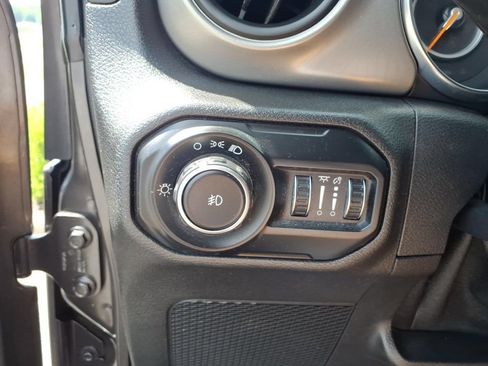 Used 2021 Jeep Wrangler Sport AWD/4WD image 12