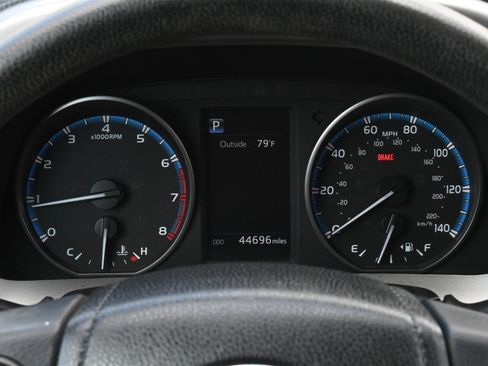 Used 2017 Toyota RAV4 LE image 11