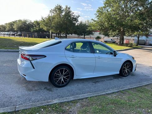 Used 2024 Toyota Camry SE image 5