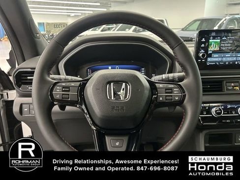 Certified 2025 Honda Pilot Black Edition image 11