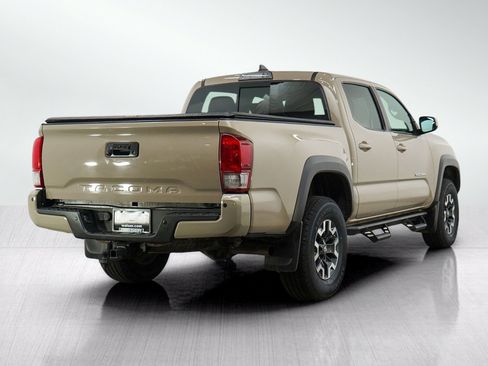 Used 2017 Toyota Tacoma TRD Off-Road w/ Premium & Technology Package AWD/4WD image 5