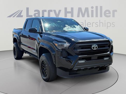 Used 2024 Toyota Tacoma SR5 AWD/4WD image 8