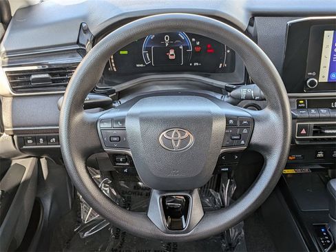 Used 2025 Toyota Camry LE image 22
