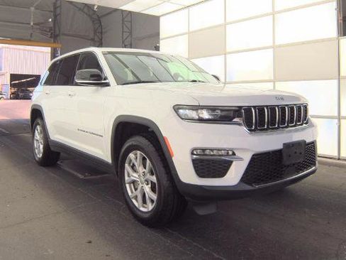 Used 2022 Jeep Grand Cherokee Limited image 4