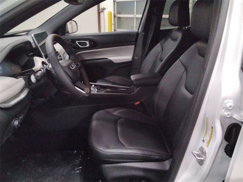 New 2026 Jeep Compass Limited image 9