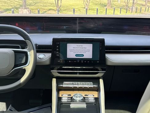 Used 2025 Lincoln Nautilus Reserve image 17