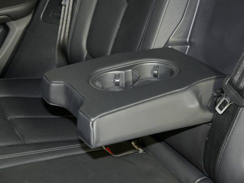 Certified 2023 Porsche Macan Turbo AWD/4WD image 35