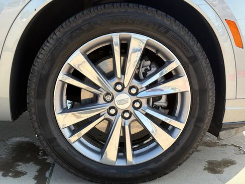 Certified 2025 Cadillac XT6 Premium Luxury FWD image 9