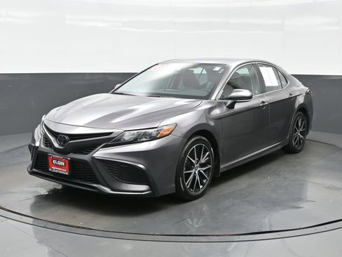 Used 2023 Toyota Camry SE FWD image 2