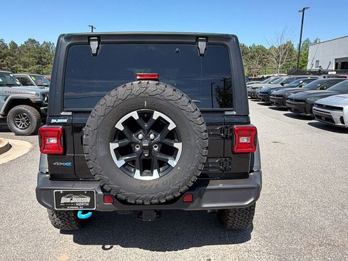 Used 2025 Jeep Wrangler Unlimited Rubicon 4xe w/ Convenience Group AWD/4WD image 9