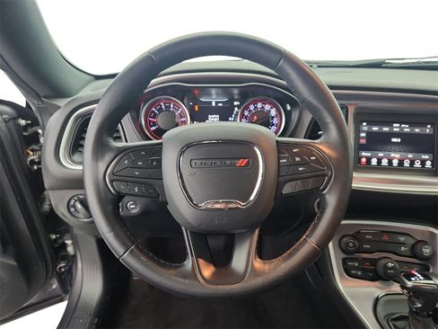 Used 2019 Dodge Challenger SXT image 13