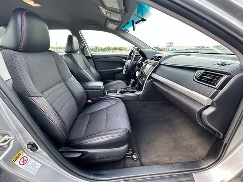 Used 2017 Toyota Camry SE FWD image 11