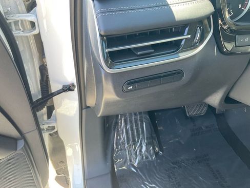 Used 2025 INFINITI QX60 Pure image 11