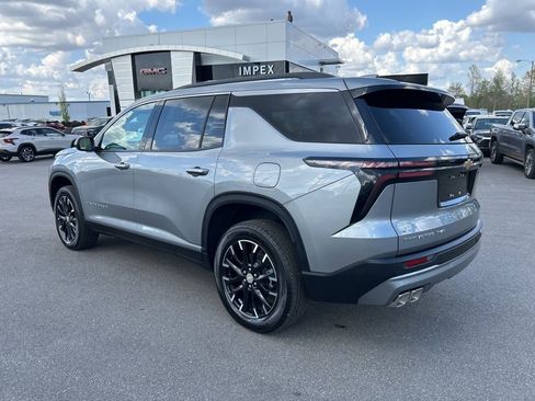 Used 2026 Chevrolet Traverse LT image 3