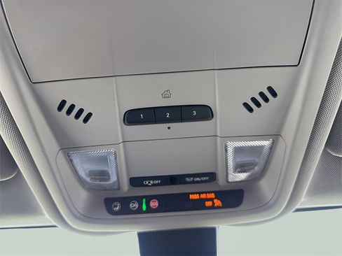 Used 2022 Chevrolet Equinox Premier image 30