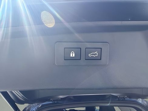 Used 2025 Subaru Outback Touring XT AWD/4WD image 18