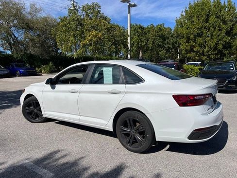 Used 2023 Volkswagen Jetta SE image 3