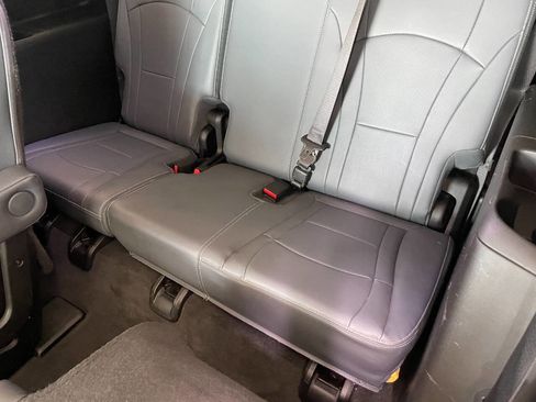 Used 2019 Buick Enclave Essence image 23