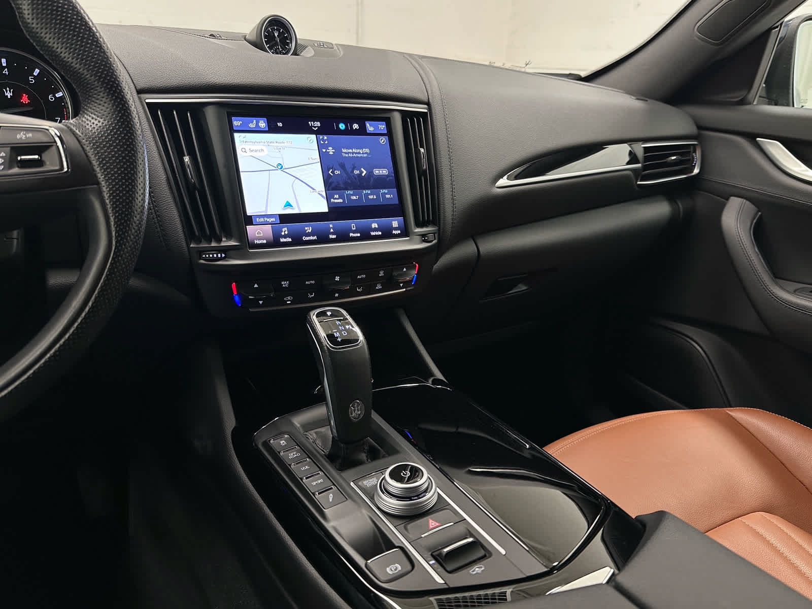 Used 2023 Maserati Levante GT AWD/4WD image 28