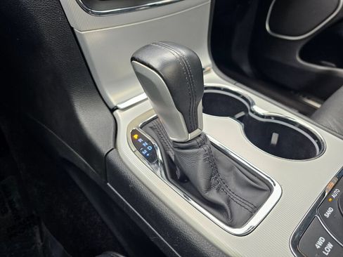 Used 2018 Jeep Grand Cherokee Summit AWD/4WD image 32