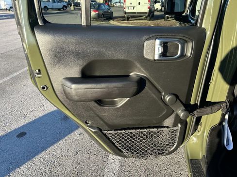 Used 2021 Jeep Gladiator Sport image 16