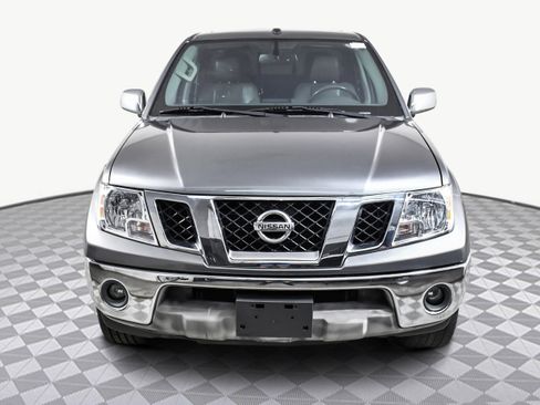Used 2019 Nissan Frontier SL image 2