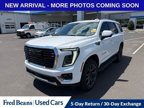 Used 2025 GMC Yukon Elevation w/ Elevation Premium Package AWD/4WD image 3