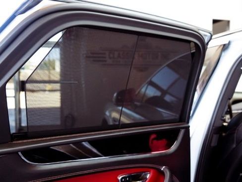 Used 2018 Bentley Bentayga image 24