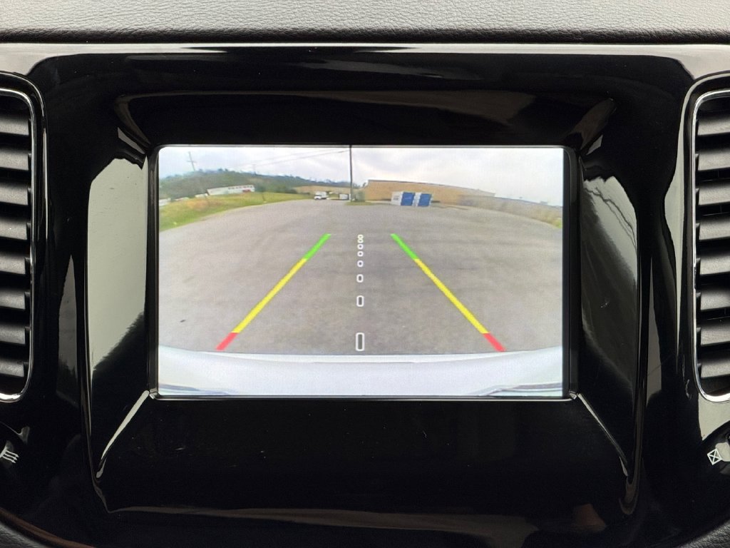 Used 2019 Jeep Compass Latitude FWD image 12