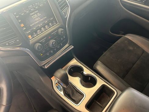 Used 2017 Jeep Grand Cherokee Altitude RWD image 49