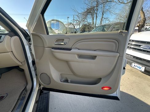 Used 2014 Cadillac Escalade ESV Premium AWD/4WD image 21