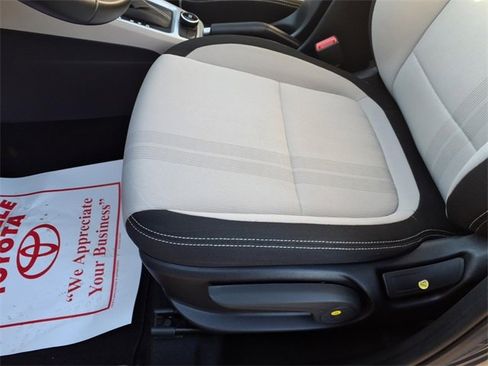 Used 2024 Hyundai Venue SEL image 14