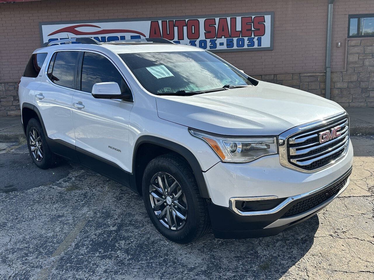 Used 2018 GMC Acadia SLT FWD image 2