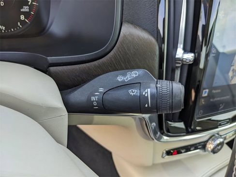 Used 2018 Volvo V90 T5 Cross Country w/ Convenience Package image 32