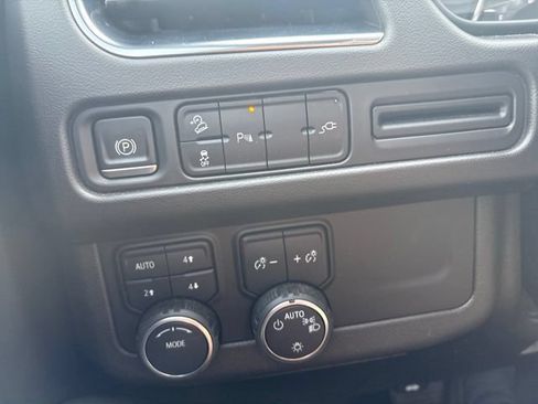 Used 2021 Chevrolet Suburban Z71 w/ Rear Media and Nav Package AWD/4WD image 21